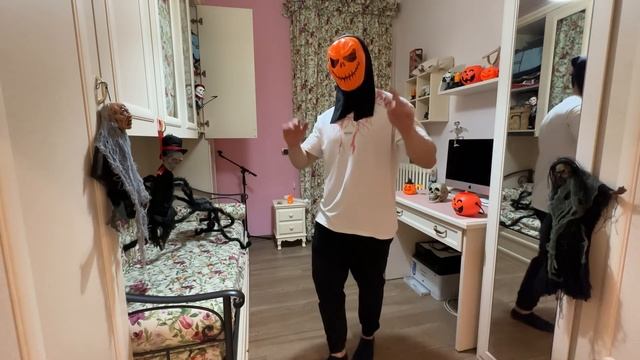 MI SONO NASCOSTO IN CAMERA DI ELENA PER FARLA SPAVENTARE - SCHERZO DI HALLOWEEN смотреть онлайн