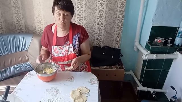 Налепила вареников // Посеяла свеклу, фасоль //