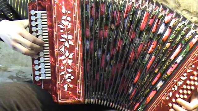 Гармонист с гармошкой. С горочки гармонь. С горочки гармонь. С горочки гармонь. С горочки гармонь.