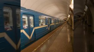 Прибытие метропоезда на станцию Бухарестская, Санкт-Петербург