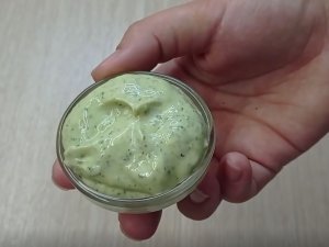 Попробовала в гостях вкусный соус для шашлыка. Делюсь рецептом, который легко приготовит каждый.