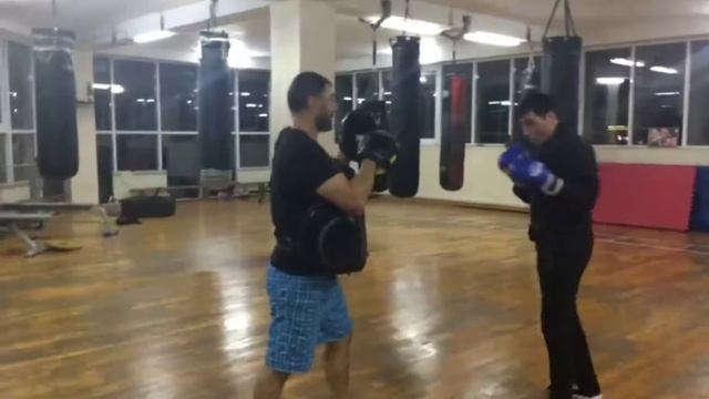 Школа бокса - лапы. Ислам Рабаданов. Мастер спорта по боксу смотреть онлайн