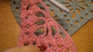 Вяжем шаль и бактус крючком по одной схеме