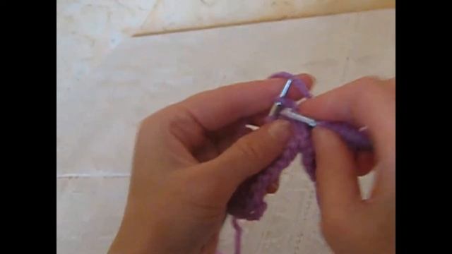Лицевая скрещенная петля спицами