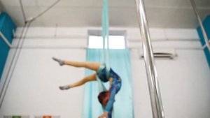 Полет выступление по воздушной гимнастике