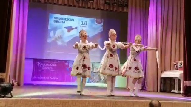 Ансамбль "Каприз"(Липилина Маргарита,КручининаАнастасия, ДмитренкоЕлена)"Тройка",преп.Торочкова С.В.