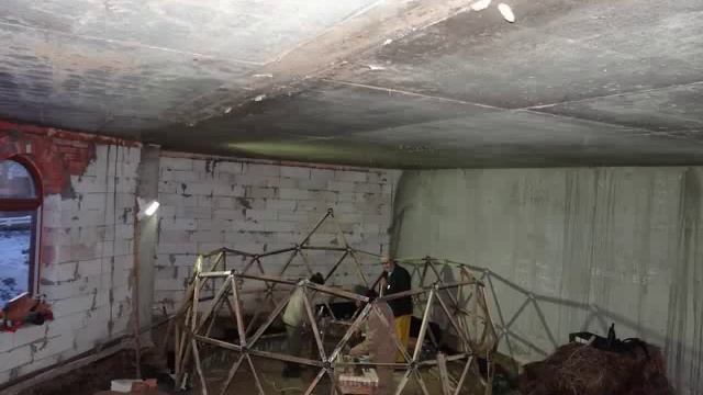 Собираем купол для бани. Херсон.wmv смотреть онлайн