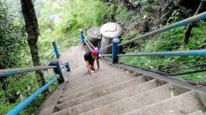 Храм Пещеры Тигра в Kpaби 1260 ступенек. Подъем на верхотуру с ребенком