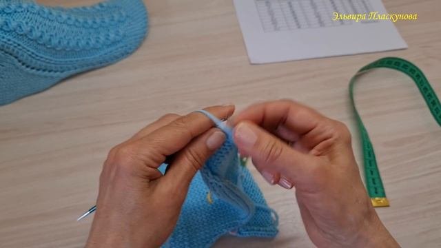 Носки легко на 2 спицах без шва.