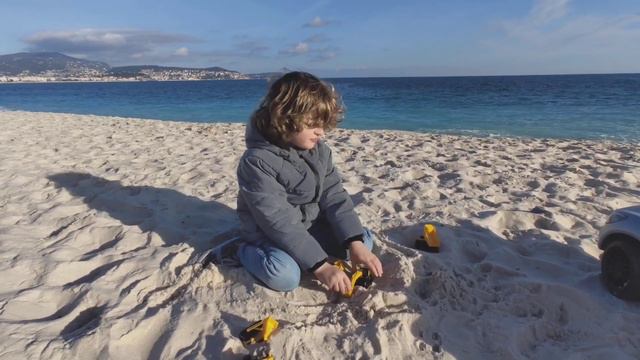 I ❤️🇫🇷 Играем, учим французский, русский, английский, 🇩🇪 . Песок. Море. Детство.(4)