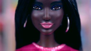 САМАЯ ТЕМНАЯ БАРБИ! Что с ногами? Обзор куклы Barbie Fashionistas Rainbow Sparkle/ распаковка