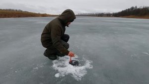 Щука ломает Жерлицу! Зимняя рыбалка на Щуку. Рыбалка на ЖЕРЛИЦЫ.