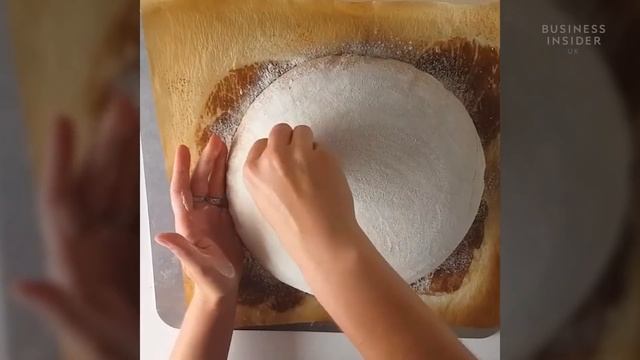 Slovenian baker makes artwork on bread смотреть онлайн