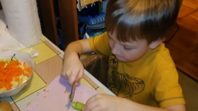 Винегрет руками ребенка. Готовим в карантине смотреть онлайн