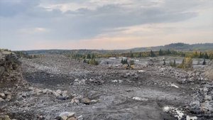 ВЗРЫВ НА ГРАНИТНОМ КАРЬЕРЕ. ВЗРЫВ ГОРНОЙ МАССЫ. УК ГОРА ГРУПП. КАК ДОБЫВАЮТ ЩЕБЕНЬ. ГРАНИТНЫЙ КАРЬЕР