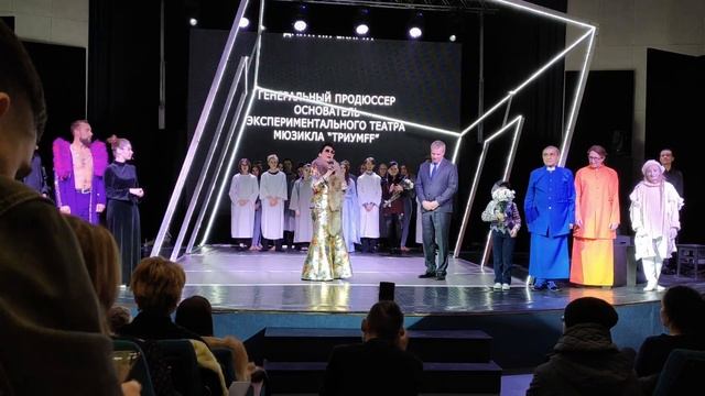 Аплодисменты спектаклю «В КУБЕ»