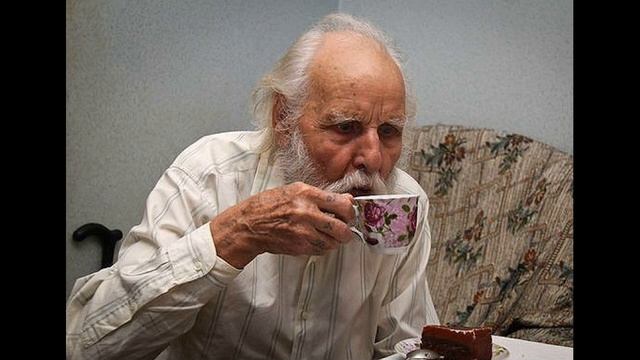 Зачем маленький сын готовил деревянную посудку для своих родителей. Притча.
