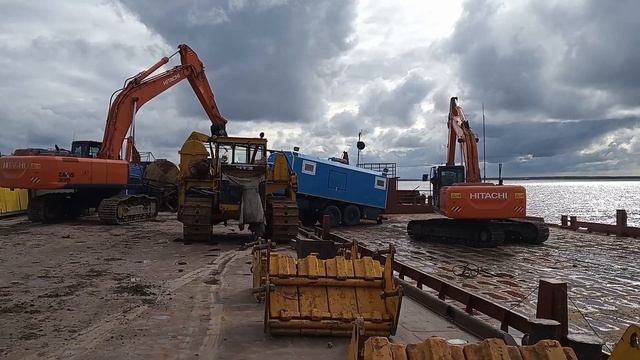 Суровая сибирская погрузка техники.