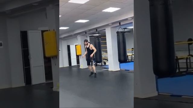 Очень полезная работа с теннисным мячиком! Занимайтесь спортом, друзья???? смотреть онлайн