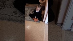 Ребенок вернулся со школы))). Что-то пошло не так... Сапоги)))