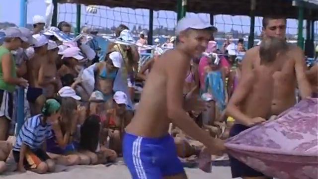 Лагерь Мрия. Игра в веселый волейбол. Информационная группа "Alisa" смотреть онлайн