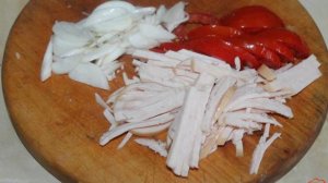 Яичница болтунья в куриной ветчиной и помидорами