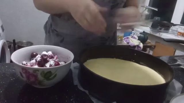 Прогулка по городу. Наш ужин. Вишневый пирог. Вечерняя уборка и кухне.