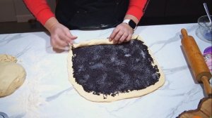 Сдобный маковый рулет
