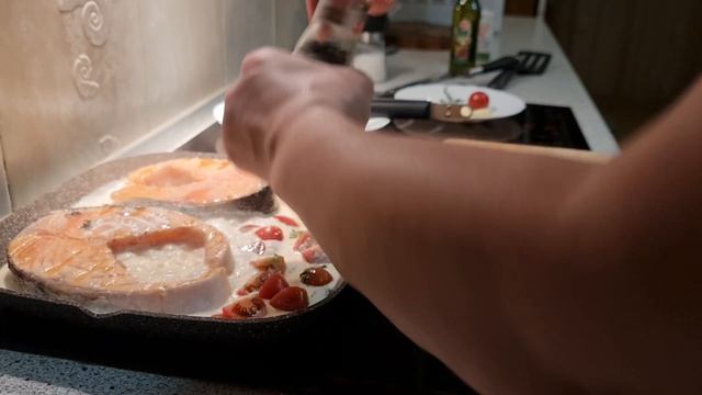 Сёмга (красная рыба) в сливочном соусе, на сковородке! Вкусная семга!
