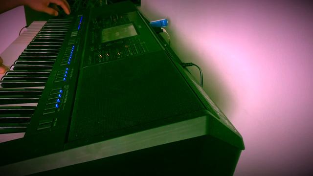 Yamaha psr-SX700- Bass & Arpeggio смотреть онлайн