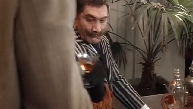Она любит выпить!Этим надо воспользоваться!