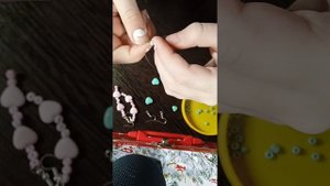 серёжки из бисера сердечки+фурнитура для серёжек.