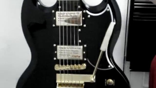 Epiphone SG 400 Maestro Limited Edition Black смотреть онлайн
