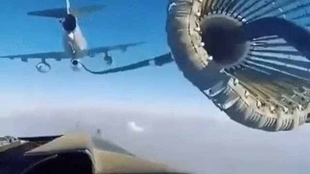 Дозаправка самолета в воздухе