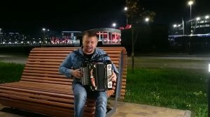 "Не дарите розы нелюбимым", душевная песня под гармонь. Поёт автор Александр Никитин.