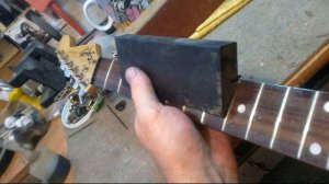 сборка электрогитары SQUIER by FENDER (2-я заключительная часть ).