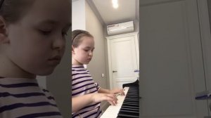 Сонатина. Играет Михайлова Мария. 2 класс фортепиано.