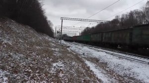 Электровоз ВЛ10-829 с грузовым составом отправляется со станции Бирюлево-Товарное