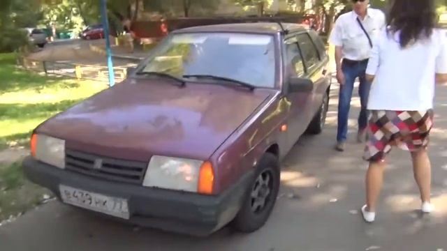 Блондинка застряла в бетоне смотреть онлайн