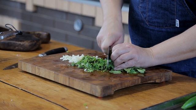 Праздничный стол ко Дню отца: от горячих блюд, до закусок и запивок! смотреть онлайн