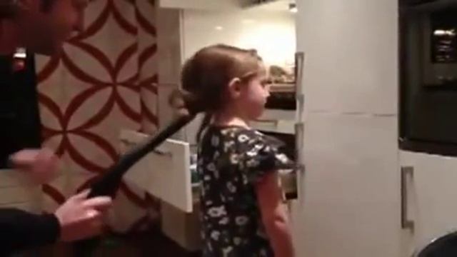 как причесать дочь за 5 секунд смотреть онлайн