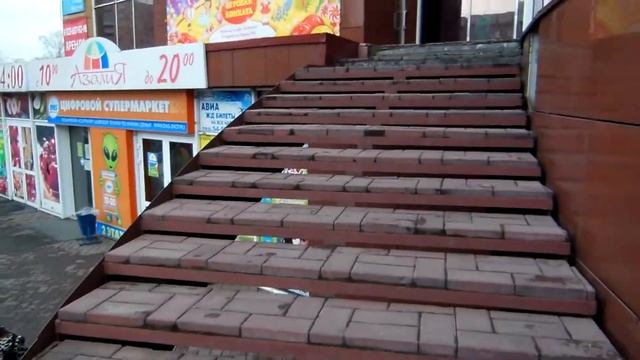 Новокузнецк Мориса Тореза 95 б Дополнительный вход с первого этажа в ТЦ