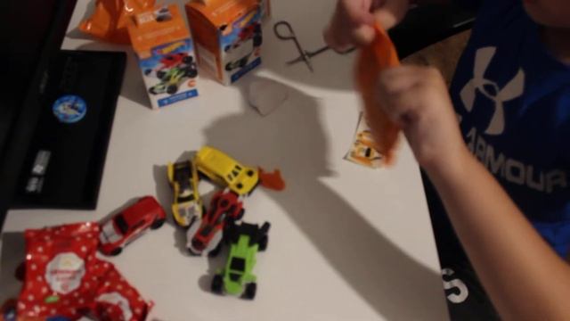 Машинки. Игрушки. Открываю SweetBox HotWheels (Свит бокс хотвилс). Распаковка коробок. смотреть онлайн