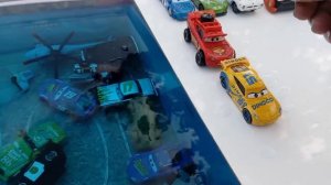 Disney Pixar Cars : Lightning Mcqueen, Cruz, Mater, Hudson, Guido, Finn, Sheriff, Frank, Fritter