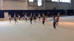 Тренировка танца со скакалкой