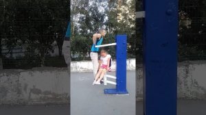 У 122 лицея делаем выходы силой и отжимания на тренажере 2021 07 04