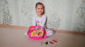 София открывает сумочку Феи Winx,с сюрпризом.Мини лента. Sofia opens a Winx handbag with a surpris