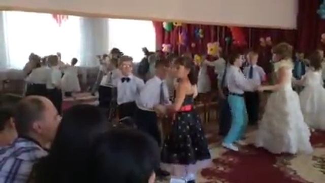 "Выпускной вальс в детском саду" смотреть онлайн