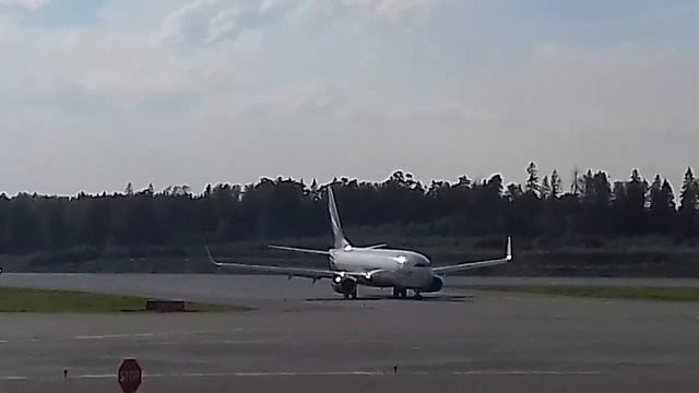 Boeing 737-800NG "Аэрофлот" "VP-BKA" посадка и руление в Шереметьево SVO. смотреть онлайн