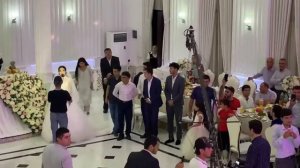 Дар туй домоду арус суруд хонда хамаро хайрон карданд